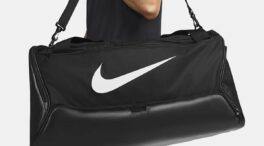 Nike tiene la bolsa de deporte perfecta para entrenar con estilo ¡y cuesta menos de 40€!