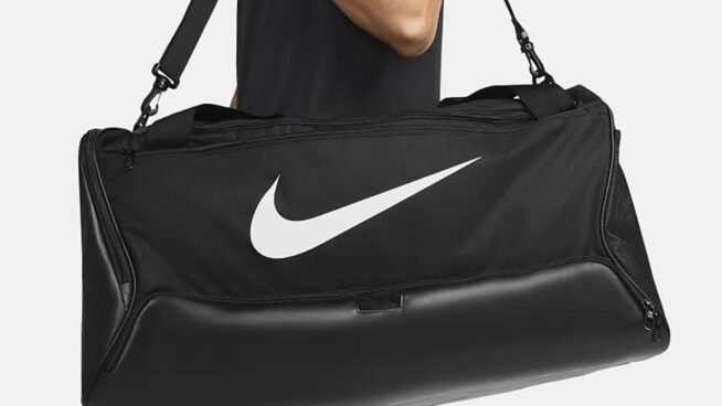 Nike tiene la bolsa de deporte perfecta para entrenar con estilo ¡y cuesta menos de 40€!