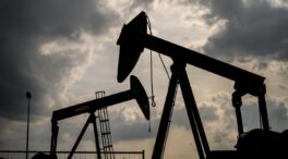 El barril de petróleo Brent baja de los 90 dólares pese a las tensiones en Oriente Próximo