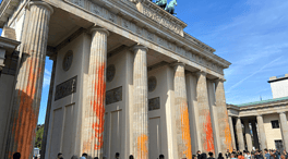 Ocho meses de cárcel para los activistas que vandalizaron la puerta de Brandeburgo (Berlín)