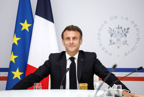 El partido de Macron mejora, pero sigue tercero lejos de la ultraderecha, según los sondeos