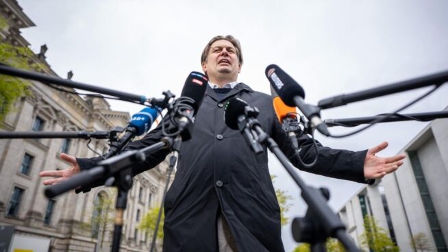 El líder de Alternativa para Alemania no dimitirá tras el arresto de un asistente por espionaje