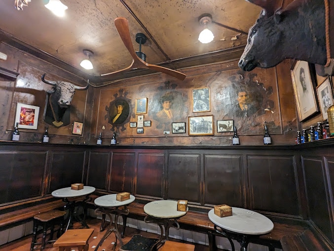 Interior de la Taberna Antonio Sánchez, Madrid. 
Joyce Larkins