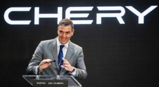 Bruselas desconfía del fabricante chino de coches eléctricos apadrinado por Sánchez