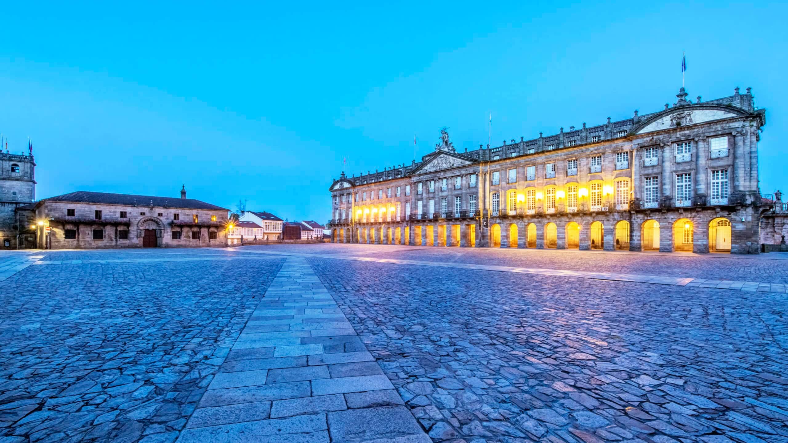 De los faroles de Santiago al Fibes de Sevilla: luces que transforman la ciudad