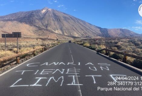 Tenerife aprueba cobrar a los turistas por visitar espacios protegidos como el Teide