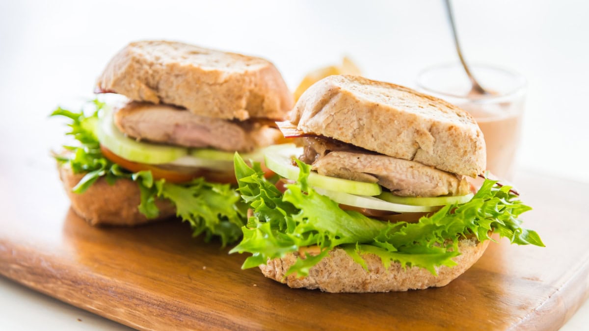 Un sándwich saludable a base de pollo