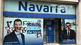 Vandalizan la sede del PP en Navarra con pintadas en las que les llaman «fascistas»