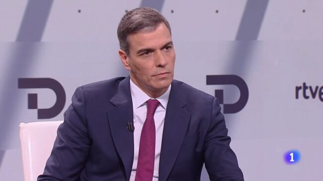 Sánchez señala a la prensa crítica: «Crean noticias falsas con impunidad»