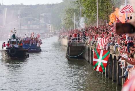 La gabarra desata la locura en Bilbao: un millón de personas arropan la celebración del Athletic