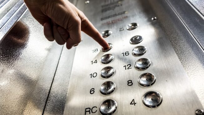 La nueva normativa que puede dejar al ascensor de tu edificio fuera de servicio