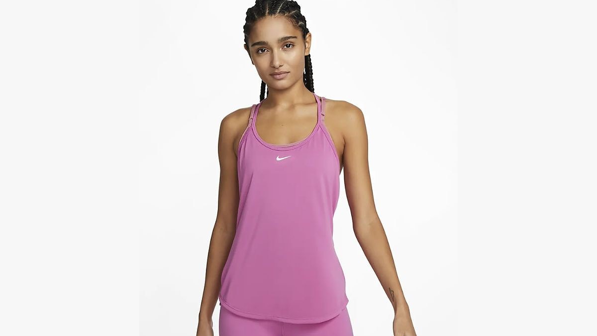 Nike rebaja la camiseta de tirantes más cómoda y fresquita para hacer deporte este verano
