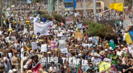 Miles de personas responden en las calles al turismo de masas: «Canarias tiene un límite»