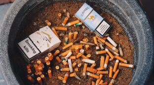 Así va a afectar la prohibición del tabaco en Reino Unido en los precios de España