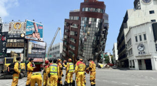 Siete muertos y 700 heridos en el peor terremoto de Taiwán en 25 años