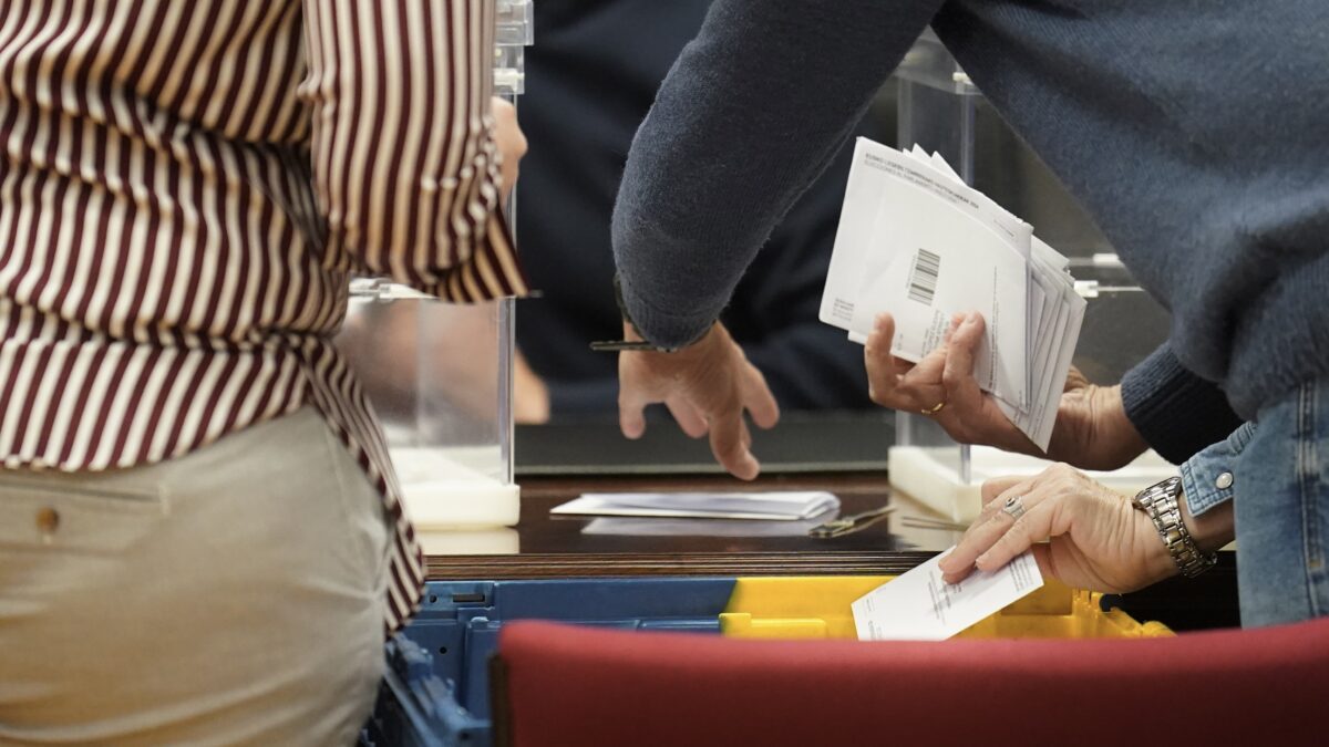 El voto exterior no altera el reparto de escaños en el País Vasco