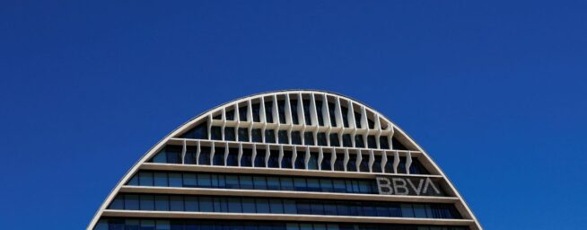BBVA lanza una opa hostil para comprar el Sabadell sin una mejora del precio