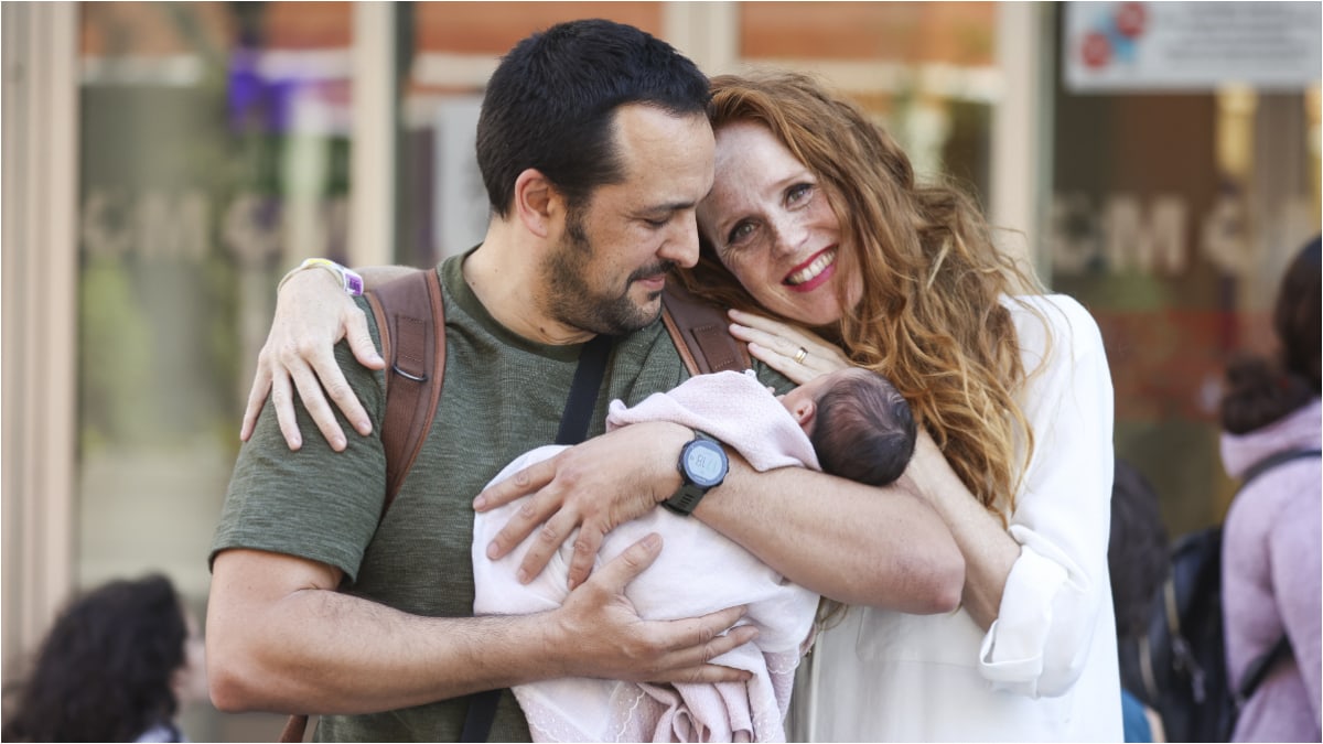 María Castro presenta a su tercera hija tras salir del hospital: las ...