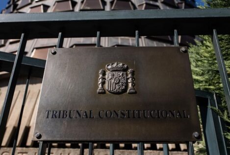 El Constitucional admite el recurso del Defensor del Pueblo contra la ley trans de Madrid