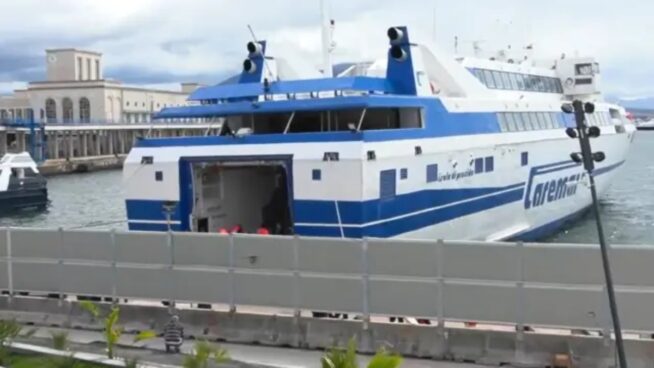 Un ferry choca contra el muelle del puerto de Nápoles (Italia) y deja al menos 44 heridos
