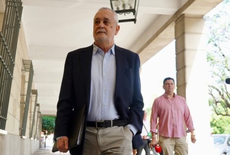 La Audiencia de Sevilla envía a Bolaños los indultos de Griñán y otros penados por los ERE