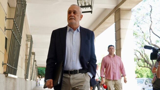 La Audiencia de Sevilla envía a Bolaños los indultos de Griñán y otros penados por los ERE