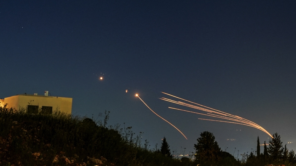 Hezbolá lanza 40 misiles hacia el norte de Israel mientras crece la tensión en la zona