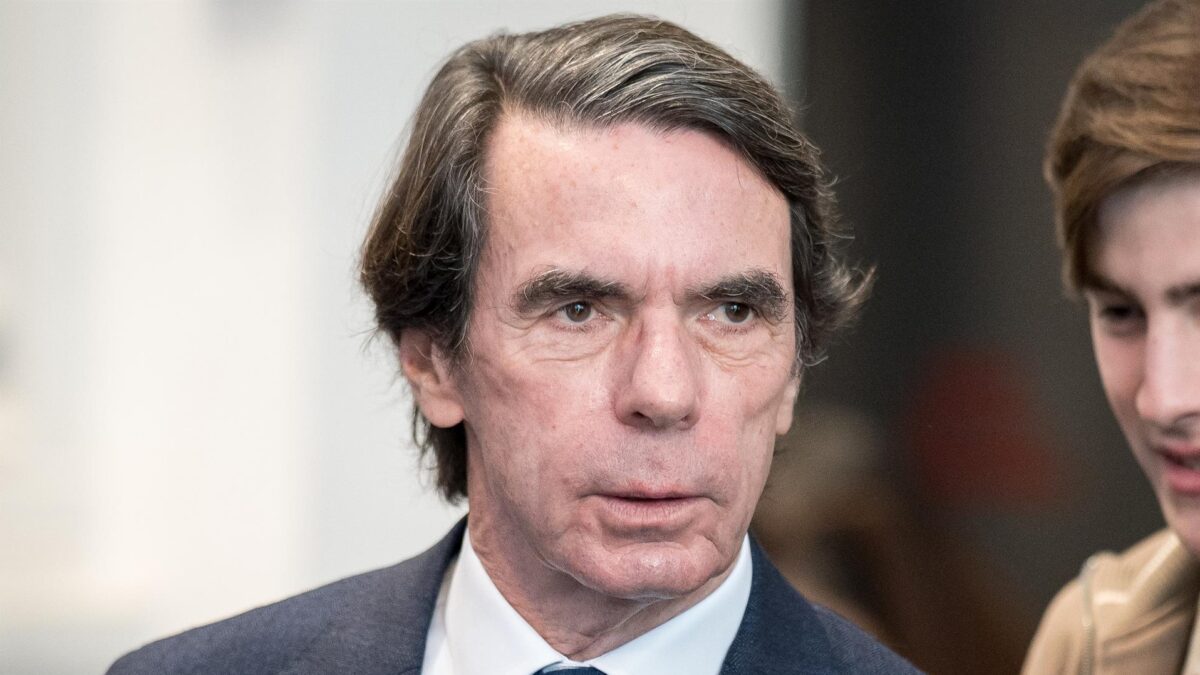 Aznar acusa a Sánchez de suplantar la Presidencia por una «comedia de caudillismo lacrimógena»