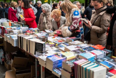 Los españoles que compran libros por Internet  prefieren los impresos a los electrónicos