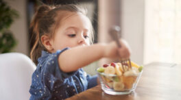 Cómo debe ser una merienda saludable para niños: qué darles de comer por la tarde