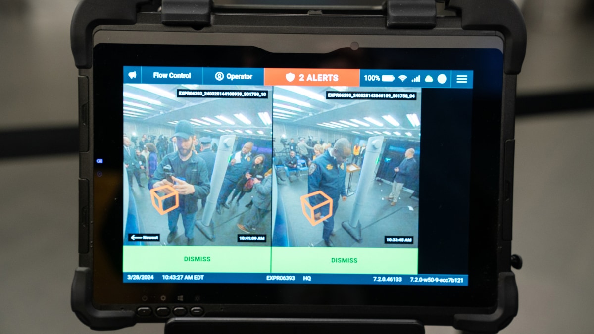 Sensores con inteligencia artificial detectarán pistolas en el metro de Nueva York