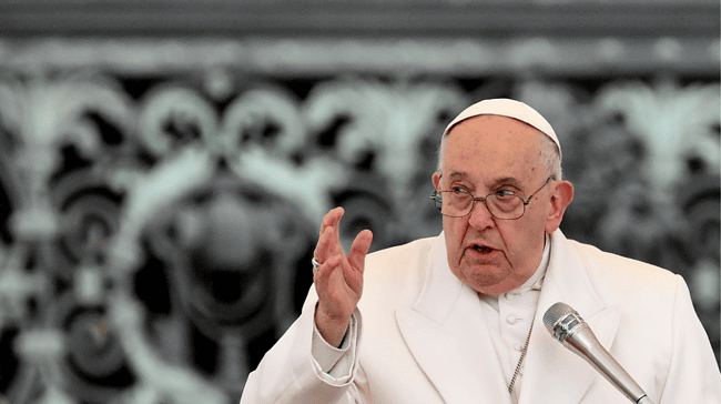 El Papa vuelve a sembrar polémica al afirmar que los «cotilleos» son «cosas de mujeres»