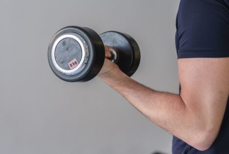 Hacer pesas: los dos trucos de experto que debes seguir para adelgazar de verdad