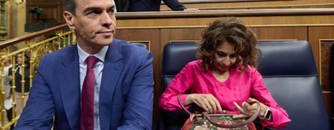 El Gobierno y el PSOE esperan en vilo la decisión de Sánchez sobre su posible dimisión
