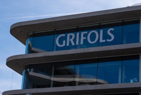 Goldman Sachs y el fondo del multimillonario Chris Rokos irrumpen en Grifols