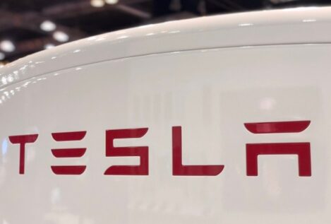 Tesla planea lanzar coches «más asequibles» en 2025 tras reducir un 9% sus ingresos