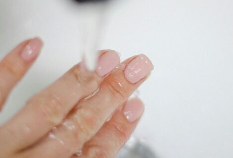 Una experta en manicura dicta el tiempo justo para dejar descansar a las uñas