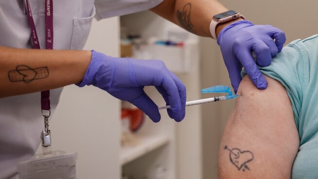 El Gobierno desvela que el 30% de los fallecidos por covid estaban vacunados