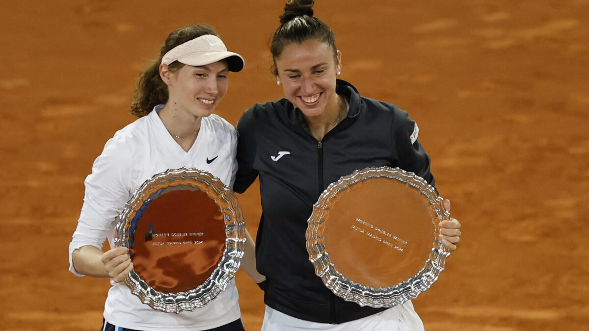 Sara Sorribes y Cristina Bucsa logran el primer título para una pareja española en Madrid