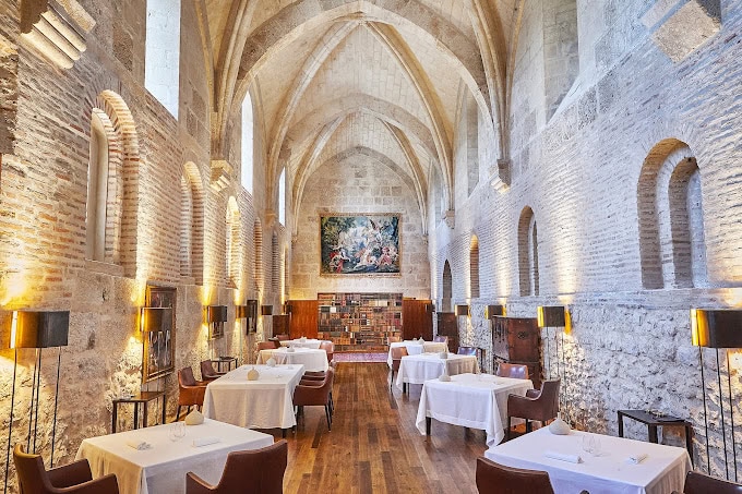 Sala de restaurante Refectorio, Abadía Retuerta Le Domaine, Valladolid. Refectorio