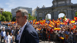 Miles de personas claman contra Sánchez y apoyan el adelanto electoral que exige Feijóo