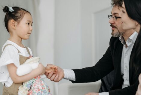 La Junta refuerza los servicios para facilitar las adopciones nacionales e internacionales
