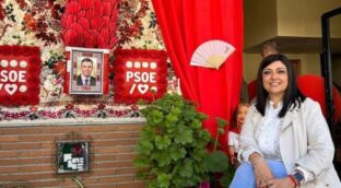 El PSOE dedica un altar a Pedro Sánchez en un pueblo de Granada en el día de la Cruz