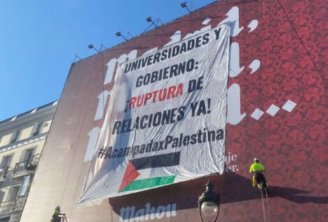 La acampada de Madrid por Palestina cuelga una pancarta en Sol: «Ruptura de relaciones ya»