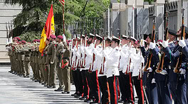 Defensa convoca 2.300 plazas de oficiales y suboficiales de las Fuerzas Armadas