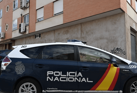 Detienen a una mujer en Málaga por pasar una noche de fiesta con su hija de cuatro años