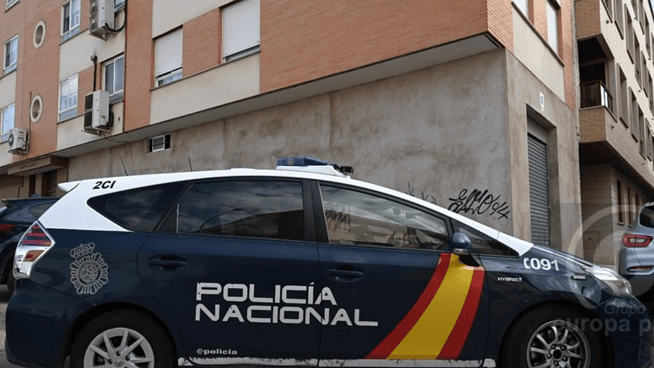 Detienen a una mujer en Málaga por pasar una noche de fiesta con su hija de cuatro años