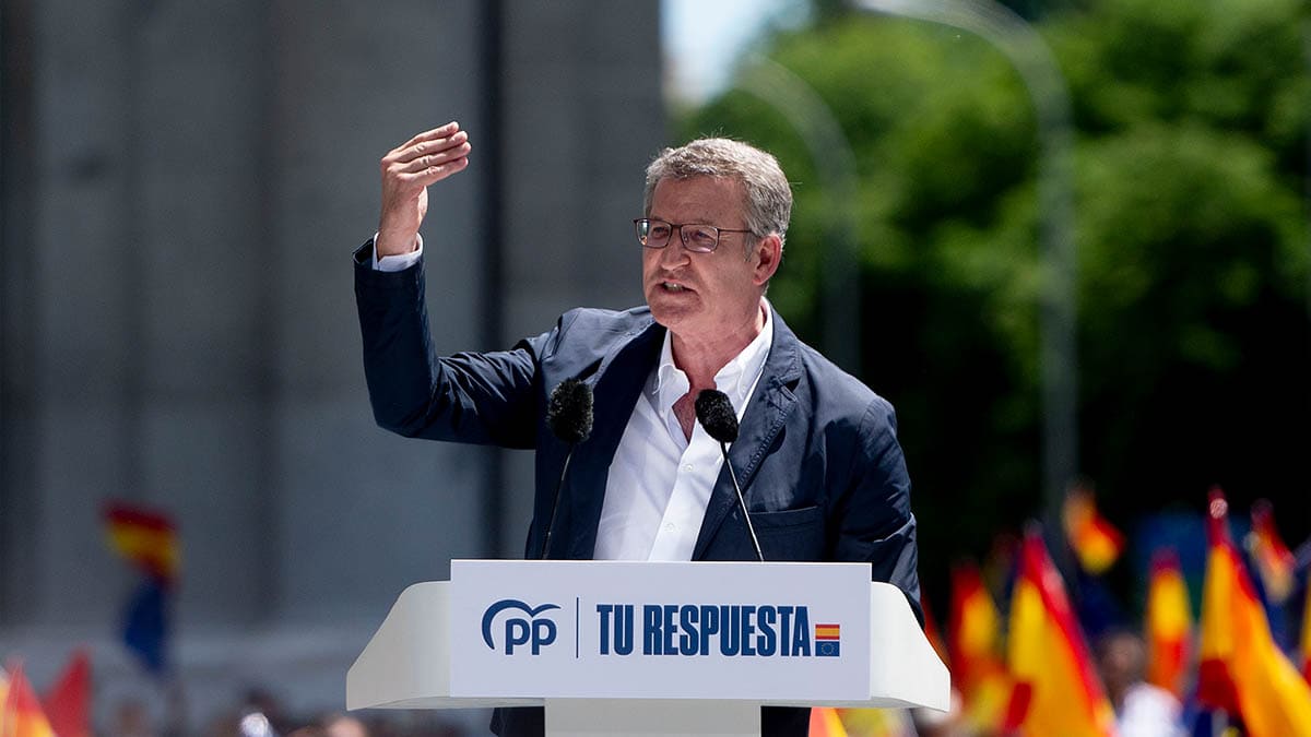Feijóo ve a Meloni «proeuropeísta» y afea al PSOE sus críticas cuando Ribera dice que se «puede dialogar» con ella