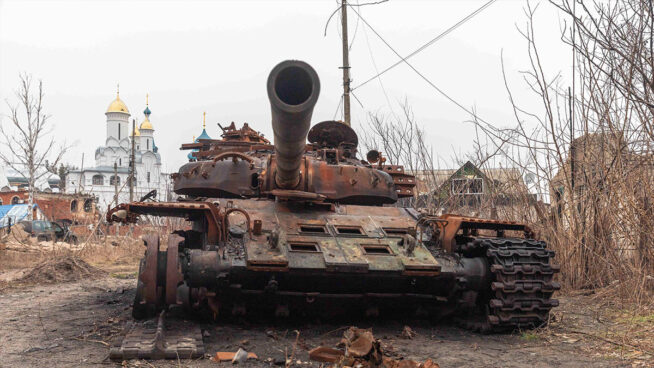Rusia lanza una ofensiva terrestre contra la región ucraniana de Jarkov