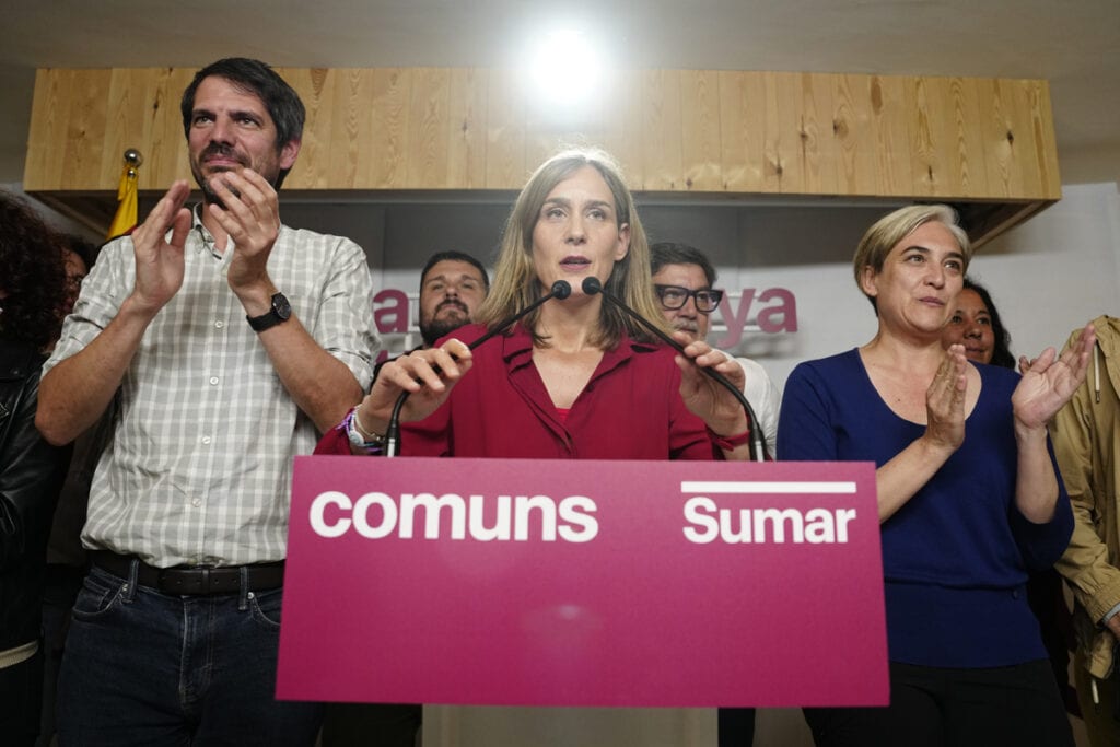 La candidata de Comuns Sumar a la presidencia de la Generalitat, Jéssica Albiach acompañada por Ernst Urtasun y Ada Colau